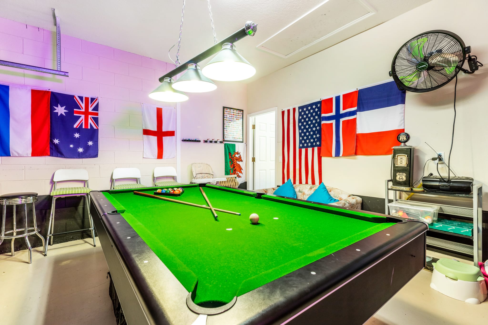 games room pool table